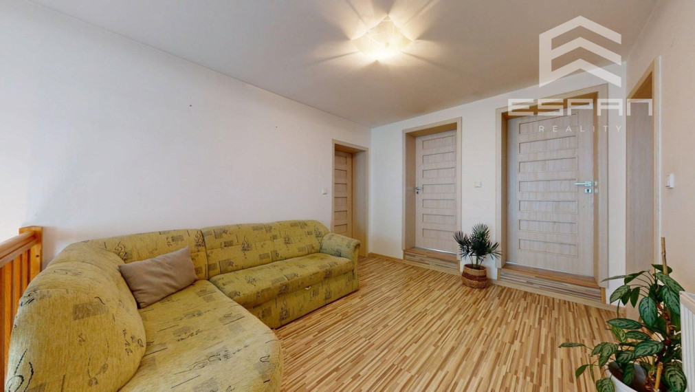 Zariadený 6 izb. priestranný rodinný dom v obci Veľké Leváre