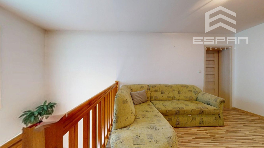 Zariadený 6 izb. priestranný rodinný dom v obci Veľké Leváre