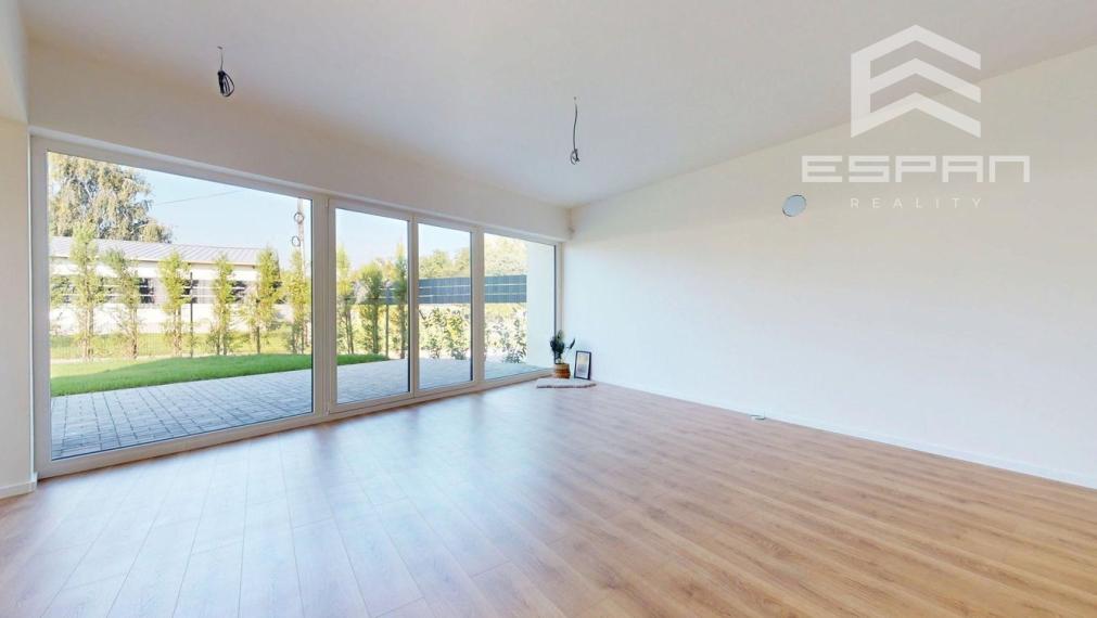 NOVOSTAVBA: Skolaudovaný 4 izb. rodinný dom  s garážou a tepelným čerpadlom!!