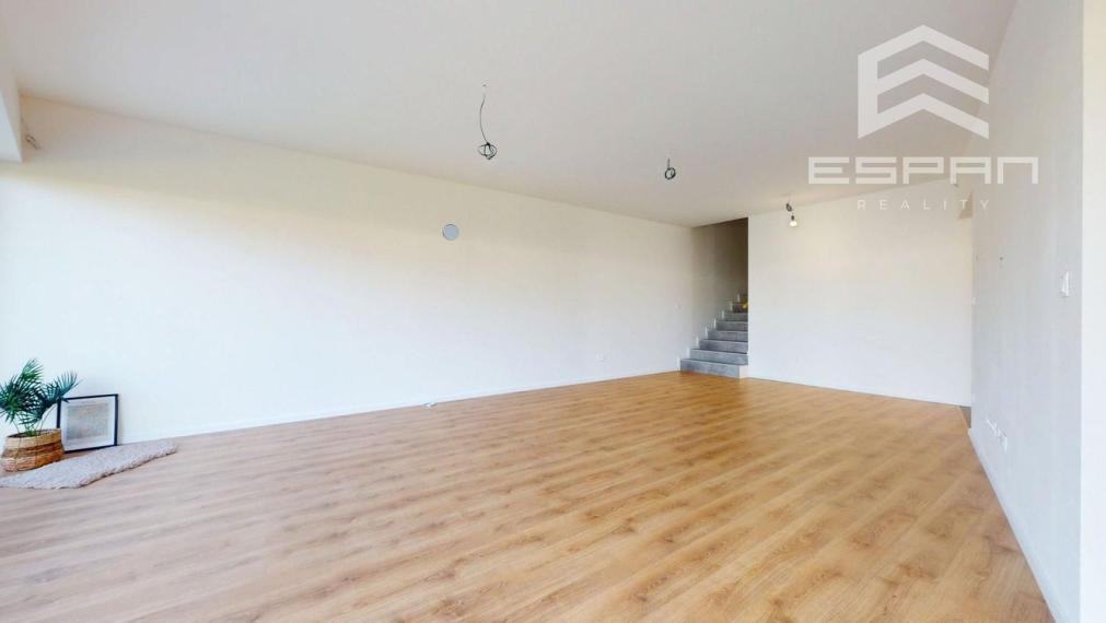 NOVOSTAVBA: Skolaudovaný 4 izb. rodinný dom  s garážou a tepelným čerpadlom!!