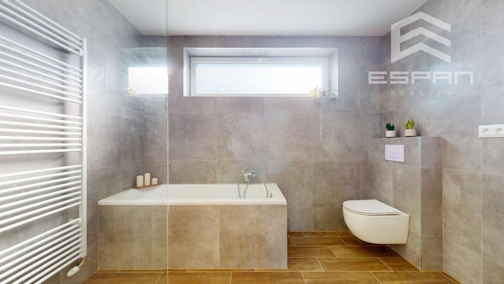 NOVOSTAVBA: Skolaudovaný 4 izb. rodinný dom  s garážou a tepelným čerpadlom!!