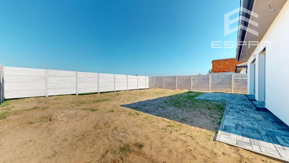 NOVINKA: Moderná novostavba 4 izb. bungalovu v krásnej lokalite "Pod lesom"