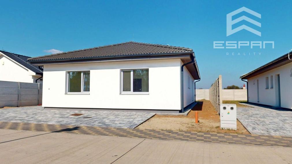 NOVINKA: Moderná novostavba 4 izb. bungalovu v krásnej lokalite "Pod lesom"