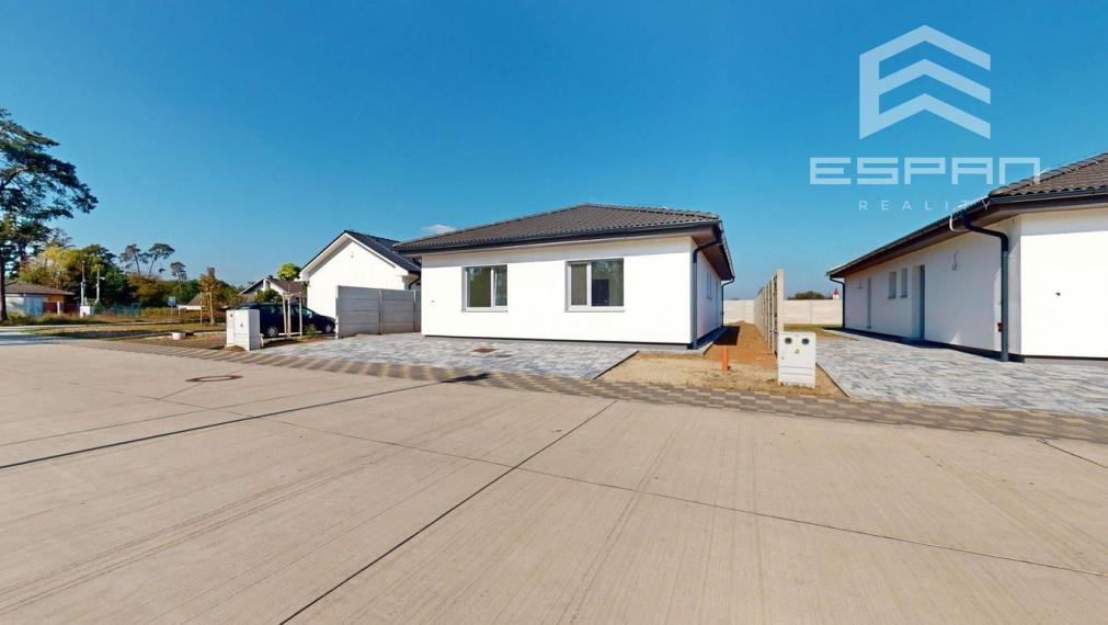 NOVINKA: Moderná novostavba 4 izb. bungalovu v krásnej lokalite "Pod lesom"