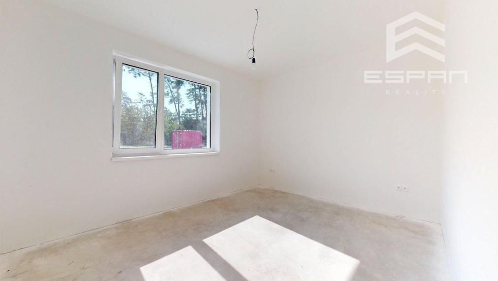 NOVINKA: Moderná novostavba 4 izb. bungalovu v krásnej lokalite "Pod lesom"