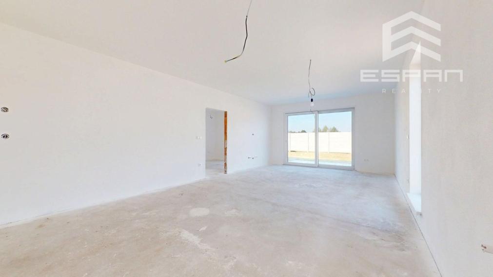 NOVINKA: Moderná novostavba 4 izb. bungalovu v krásnej lokalite "Pod lesom"