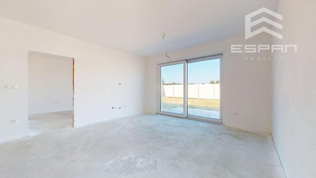 NOVINKA: Moderná novostavba 4 izb. bungalovu v krásnej lokalite "Pod lesom"