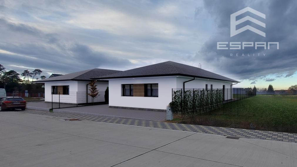 NOVINKA: Moderná novostavba 4 izb. bungalovu v krásnej lokalite "Pod lesom"