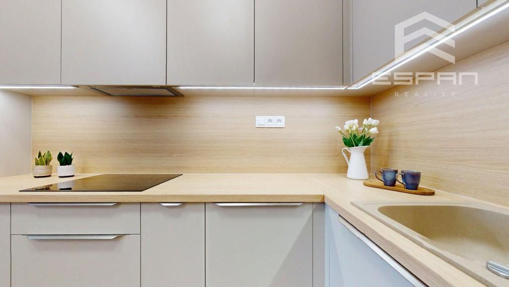 **NA PRENÁJOM: Nadštandardne zariadený 2 izbový byt vrátane krytého parkovania v CENTRE mesta Malacky!!**