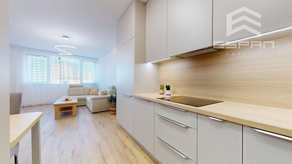 **NA PRENÁJOM: Nadštandardne zariadený 2 izbový byt vrátane krytého parkovania v CENTRE mesta Malacky!!**