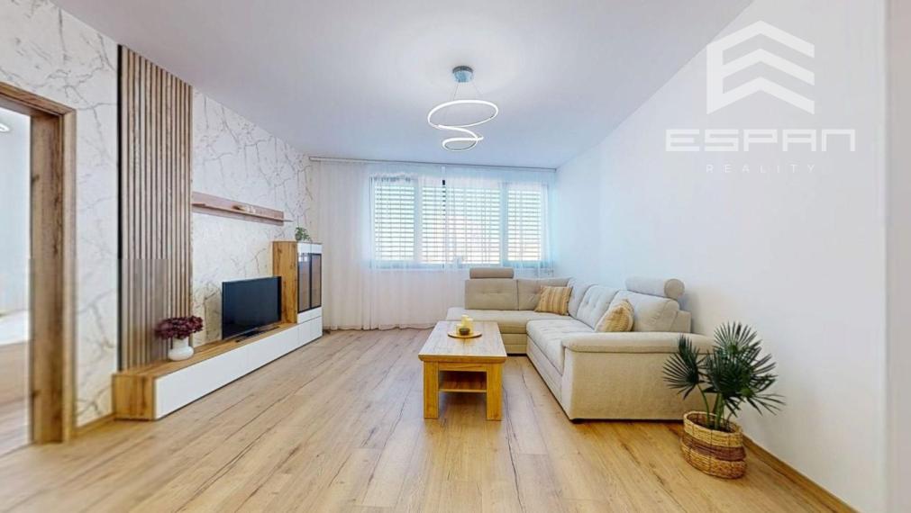 **NA PRENÁJOM: Nadštandardne zariadený 2 izbový byt vrátane krytého parkovania v CENTRE mesta Malacky!!**