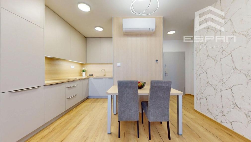 **NA PRENÁJOM: Nadštandardne zariadený 2 izbový byt vrátane krytého parkovania v CENTRE mesta Malacky!!**