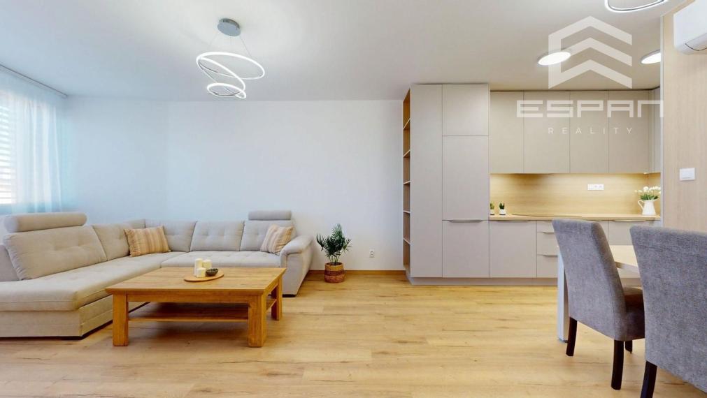 **NA PRENÁJOM: Nadštandardne zariadený 2 izbový byt vrátane krytého parkovania v CENTRE mesta Malacky!!**