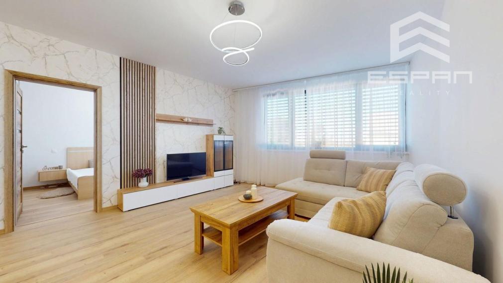 **NA PRENÁJOM: Nadštandardne zariadený 2 izbový byt vrátane krytého parkovania v CENTRE mesta Malacky!!**