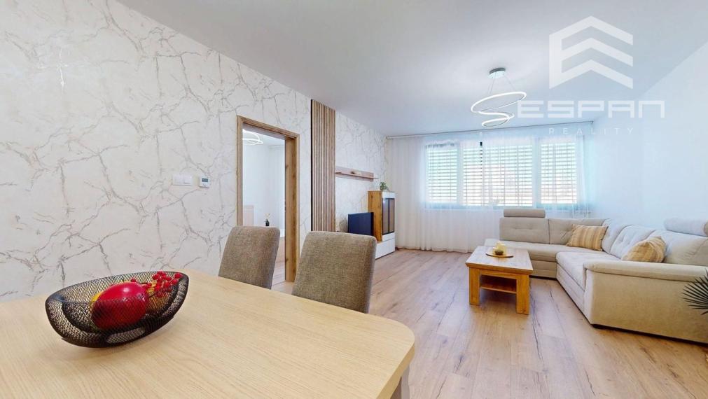 **NA PRENÁJOM: Nadštandardne zariadený 2 izbový byt vrátane krytého parkovania v CENTRE mesta Malacky!!**