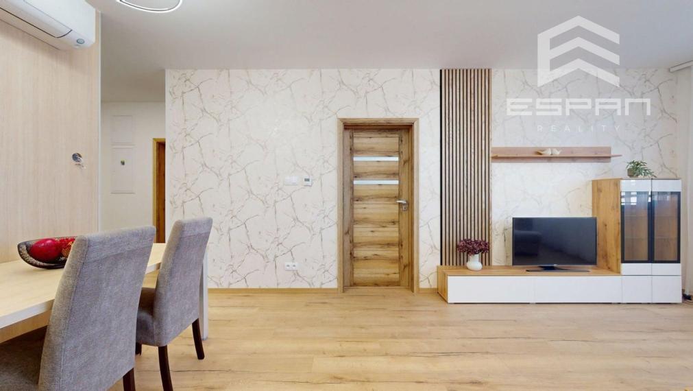 **NA PRENÁJOM: Nadštandardne zariadený 2 izbový byt vrátane krytého parkovania v CENTRE mesta Malacky!!**