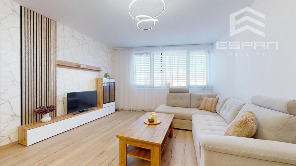 **NA PRENÁJOM: Nadštandardne zariadený 2 izbový byt vrátane krytého parkovania v CENTRE mesta Malacky!!**