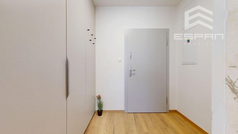 **NA PRENÁJOM: Nadštandardne zariadený 2 izbový byt vrátane krytého parkovania v CENTRE mesta Malacky!!**