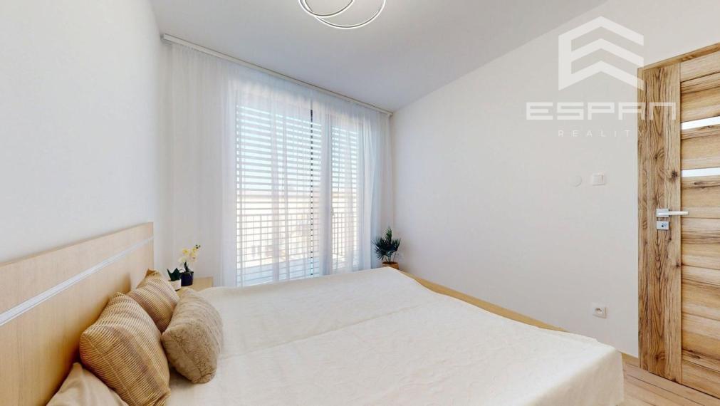 **NA PRENÁJOM: Nadštandardne zariadený 2 izbový byt vrátane krytého parkovania v CENTRE mesta Malacky!!**