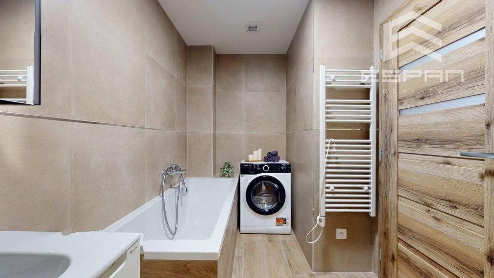 **NA PRENÁJOM: Nadštandardne zariadený 2 izbový byt vrátane krytého parkovania v CENTRE mesta Malacky!!**