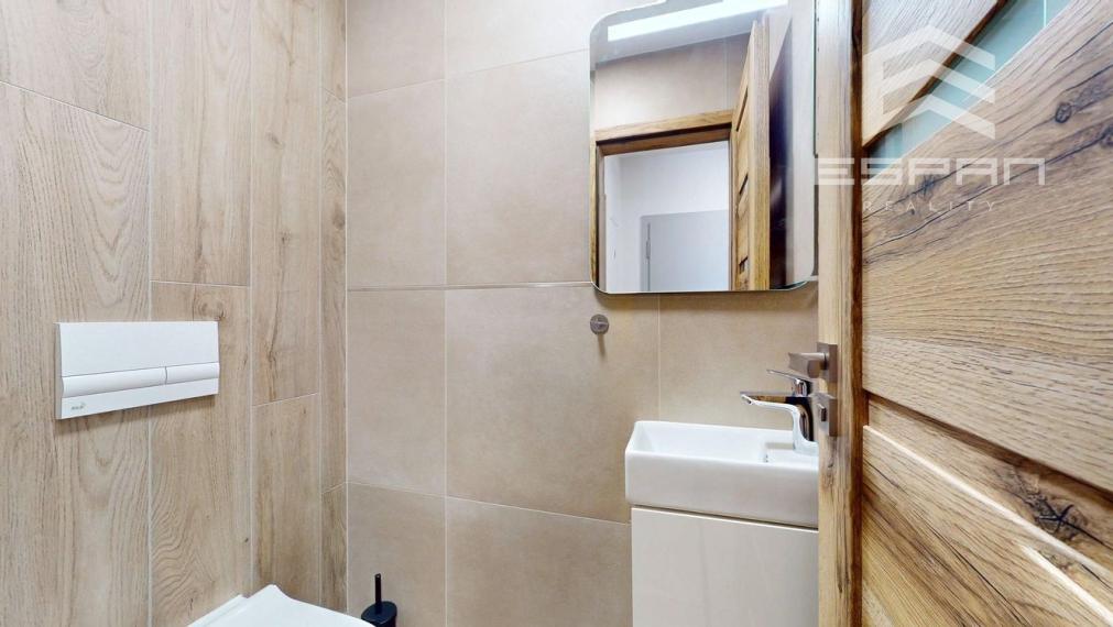 **NA PRENÁJOM: Nadštandardne zariadený 2 izbový byt vrátane krytého parkovania v CENTRE mesta Malacky!!**