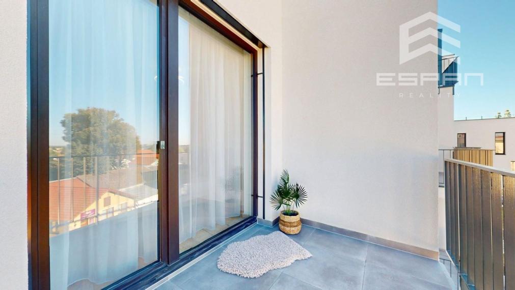 **NA PRENÁJOM: Nadštandardne zariadený 2 izbový byt vrátane krytého parkovania v CENTRE mesta Malacky!!**