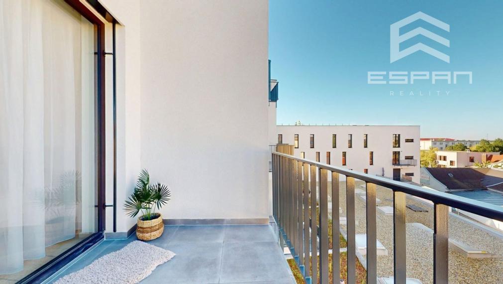 **NA PRENÁJOM: Nadštandardne zariadený 2 izbový byt vrátane krytého parkovania v CENTRE mesta Malacky!!**