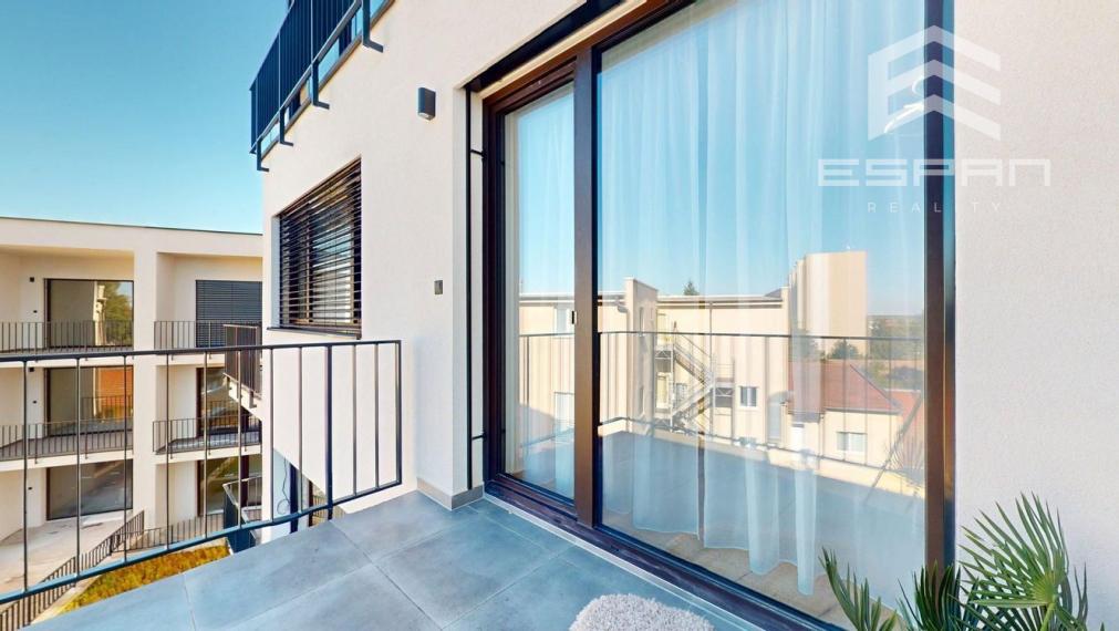 **NA PRENÁJOM: Nadštandardne zariadený 2 izbový byt vrátane krytého parkovania v CENTRE mesta Malacky!!**