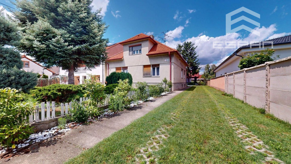 !!REZERVOVANÝ!! Dvojpodlažný rodinný dom v obci Lozorno