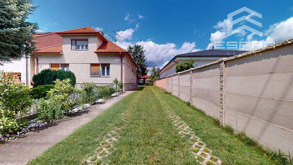 !!REZERVOVANÝ!! Dvojpodlažný rodinný dom v obci Lozorno