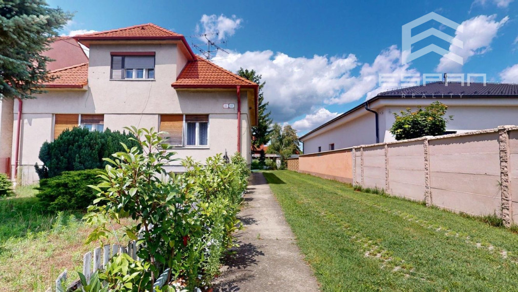 !!REZERVOVANÝ!! Dvojpodlažný rodinný dom v obci Lozorno