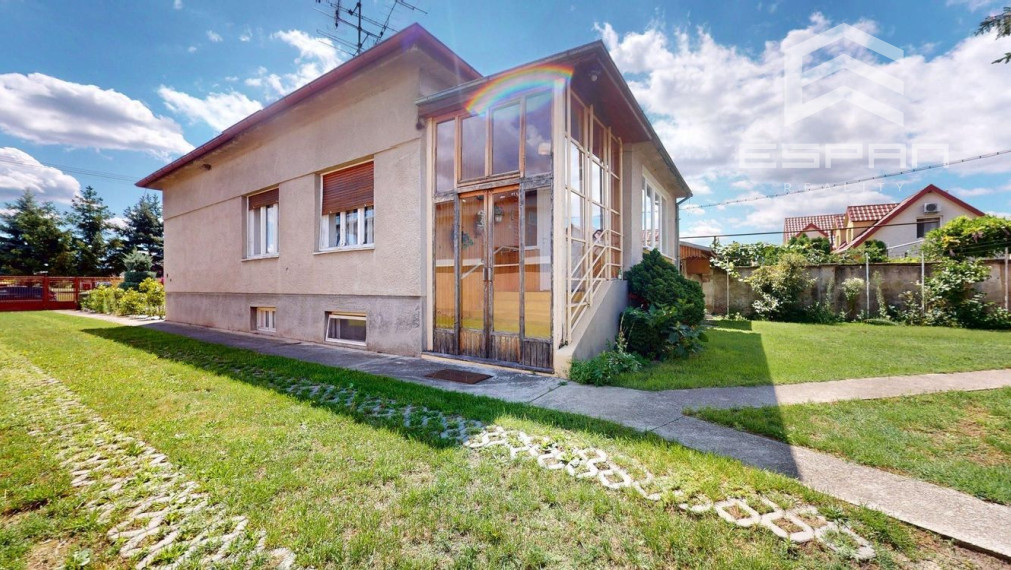 !!REZERVOVANÝ!! Dvojpodlažný rodinný dom v obci Lozorno