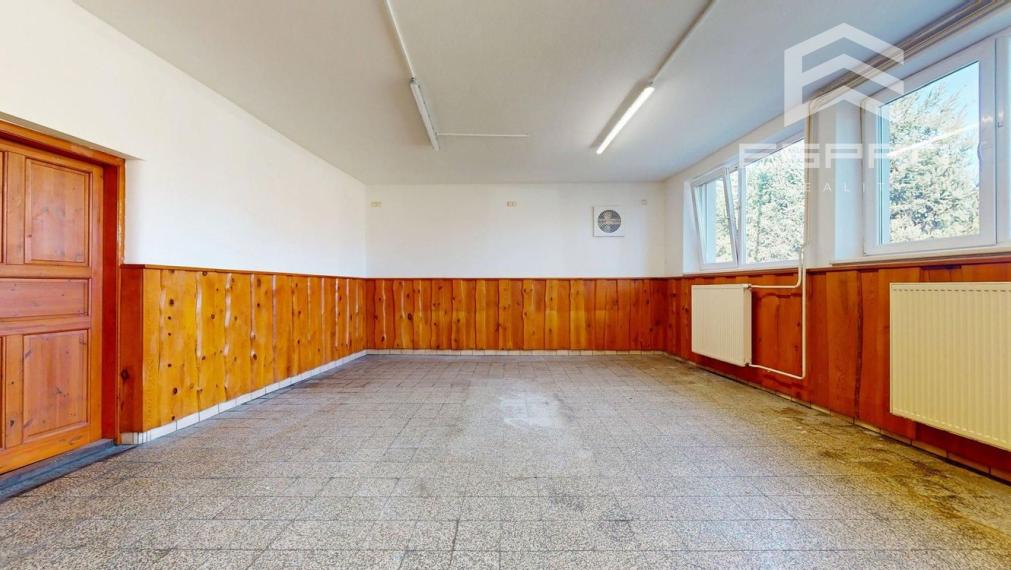 Prevádzka vhodná ako potraviny al. pre gastro účel, alebo iná prevádzka v obci Veľké Leváre, okr. MALACKY!!