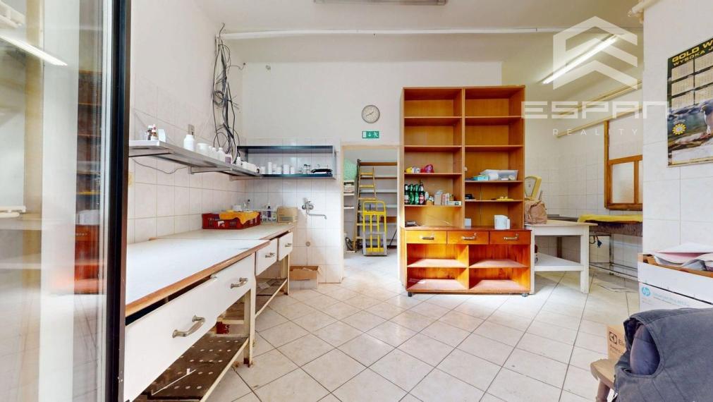 Prevádzka vhodná ako potraviny al. pre gastro účel, alebo iná prevádzka v obci Veľké Leváre, okr. MALACKY!!