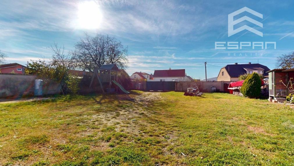 Prevádzka vhodná ako potraviny al. pre gastro účel, alebo iná prevádzka v obci Veľké Leváre, okr. MALACKY!!