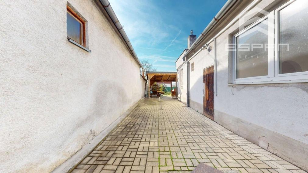 Prevádzka vhodná ako potraviny al. pre gastro účel, alebo iná prevádzka v obci Veľké Leváre, okr. MALACKY!!