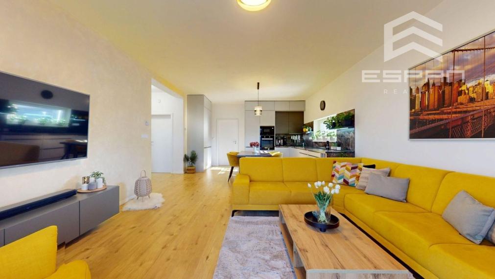 Moderný 3 izbový byt s predzáhradkou a parkovaním pre 2 autá/ Kostolište