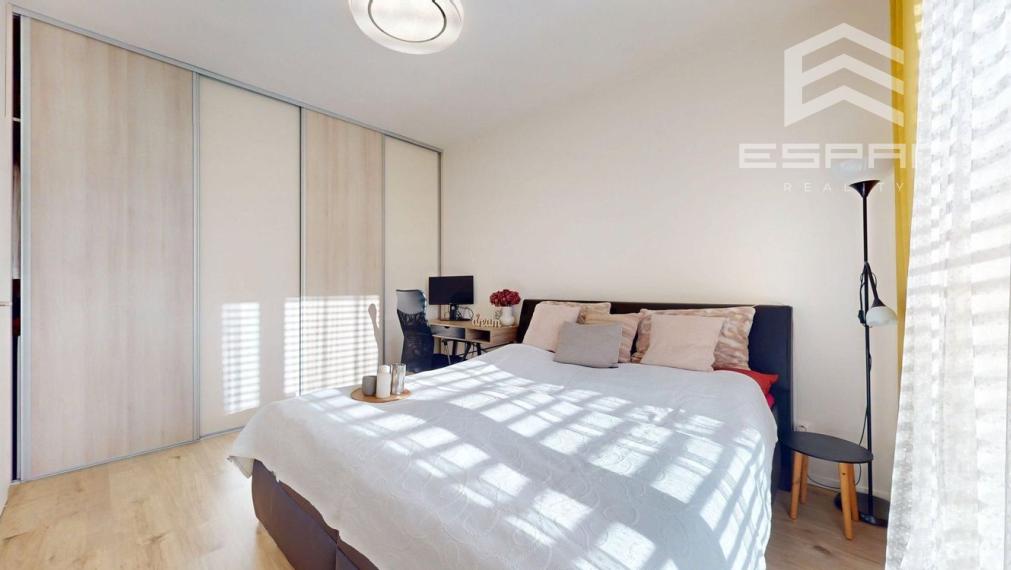 Moderný 3 izbový byt s predzáhradkou a parkovaním pre 2 autá/ Kostolište