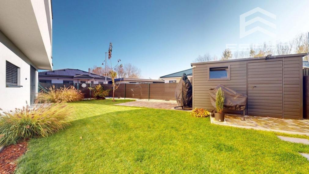 Moderný 3 izbový byt s predzáhradkou a parkovaním pre 2 autá/ Kostolište