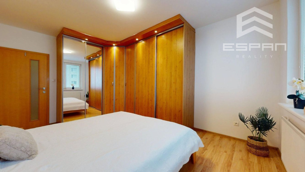 Priestranný slnečný 3 izbový byt po kompletnej rekonštrukcii, Klokočina