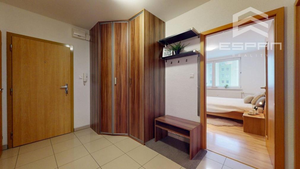 Priestranný slnečný 3 izbový byt po kompletnej rekonštrukcii, Klokočina