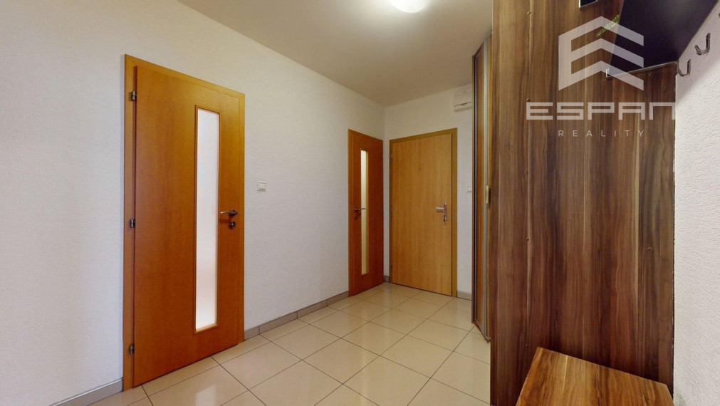 Priestranný slnečný 3 izbový byt po kompletnej rekonštrukcii, Klokočina