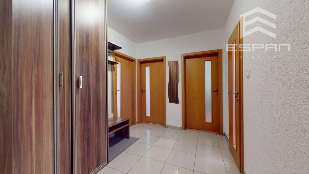 Priestranný slnečný 3 izbový byt po kompletnej rekonštrukcii, Klokočina