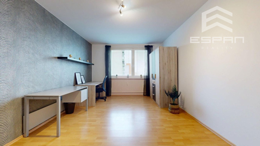 Priestranný slnečný 3 izbový byt po kompletnej rekonštrukcii, Klokočina