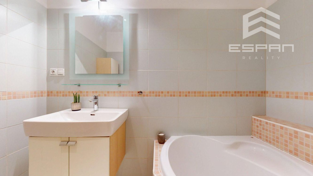 Priestranný slnečný 3 izbový byt po kompletnej rekonštrukcii, Klokočina