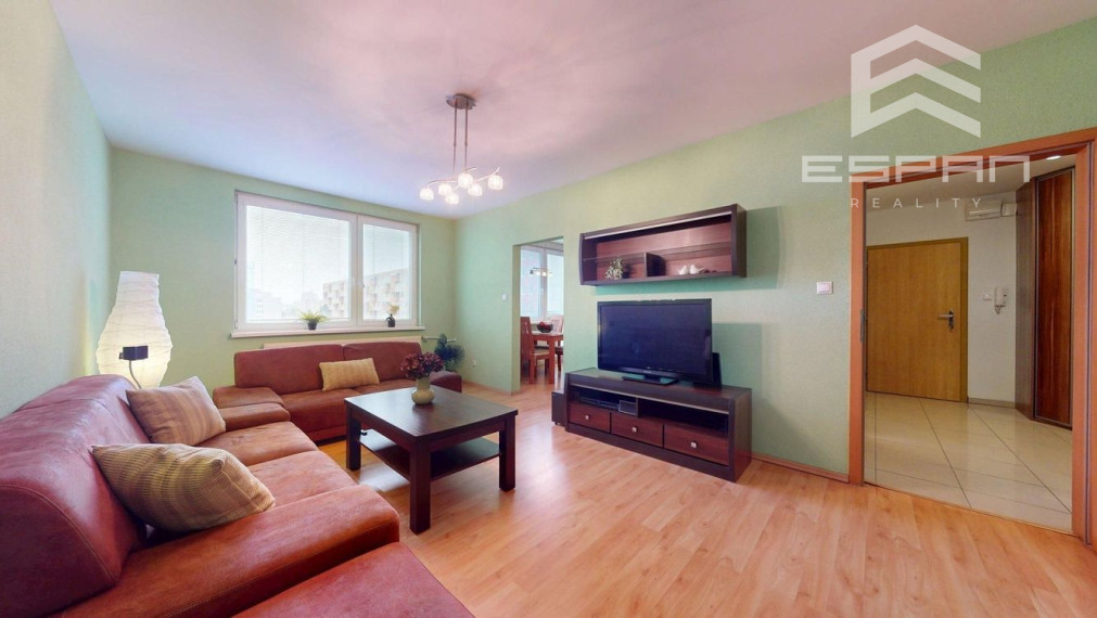 Priestranný slnečný 3 izbový byt po kompletnej rekonštrukcii, Klokočina