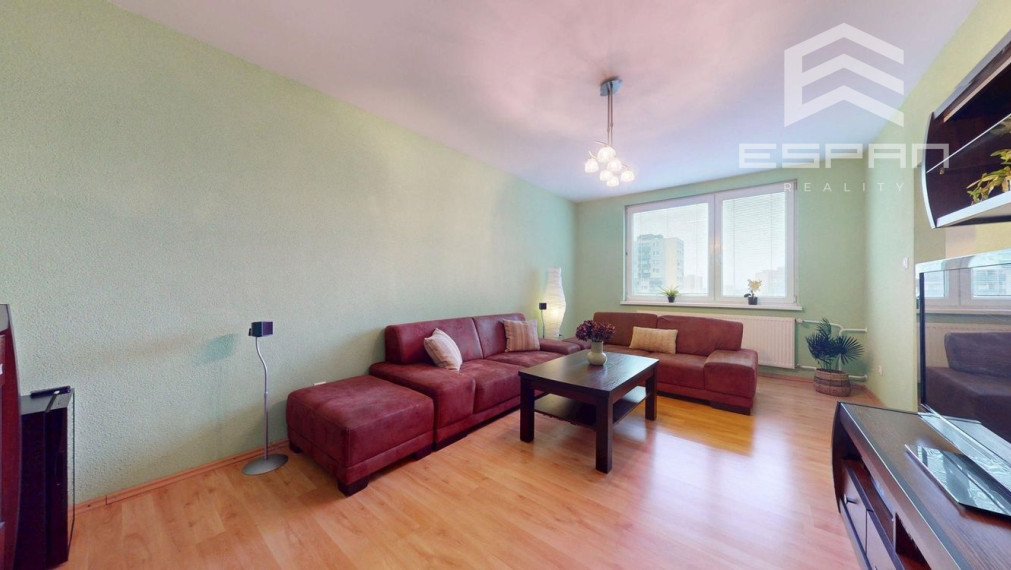 Priestranný slnečný 3 izbový byt po kompletnej rekonštrukcii, Klokočina