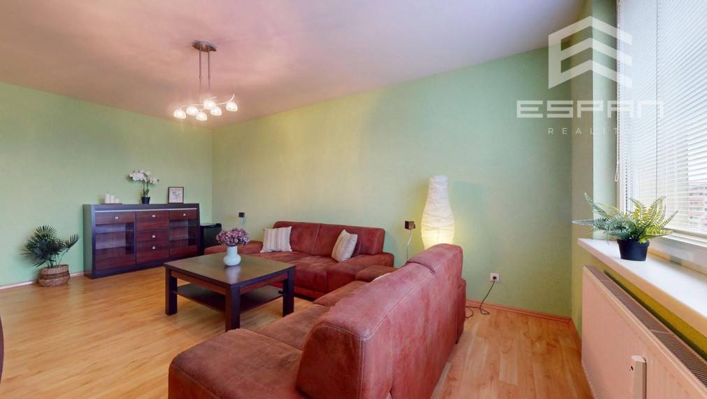 Priestranný slnečný 3 izbový byt po kompletnej rekonštrukcii, Klokočina