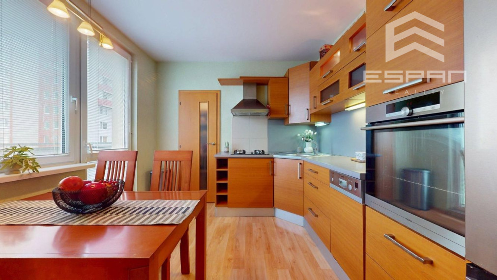 Priestranný slnečný 3 izbový byt po kompletnej rekonštrukcii, Klokočina