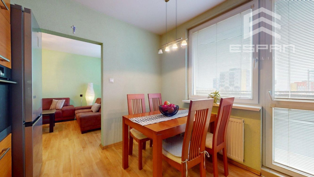 Priestranný slnečný 3 izbový byt po kompletnej rekonštrukcii, Klokočina